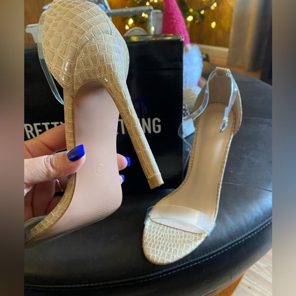 Pretty Little Things Nude Croc Clover Heels Size 8M EUC 3044 - Picture 8 of 9
